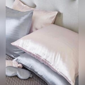 Bella il Fiore Goodnight Gorgeous Satin Pillowcase 4 Hair & Skin Standard Pink